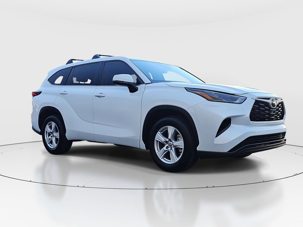 2023 Toyota Highlander L photo 3