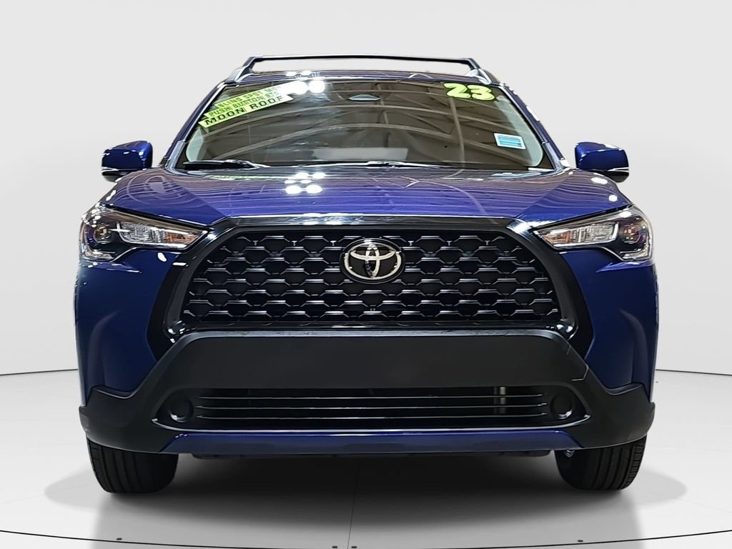 2023 Toyota Corolla Cross LE photo 2
