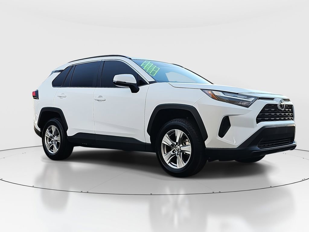 2023 Toyota RAV4 XLE photo 3