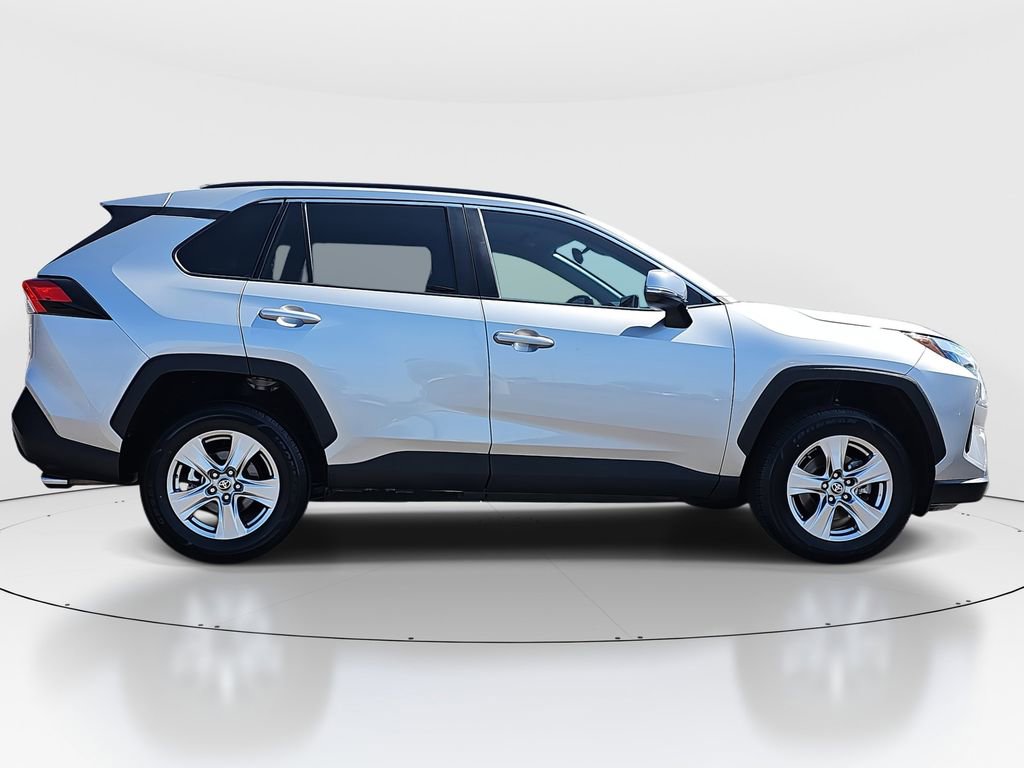 2023 Toyota RAV4 XLE photo 4