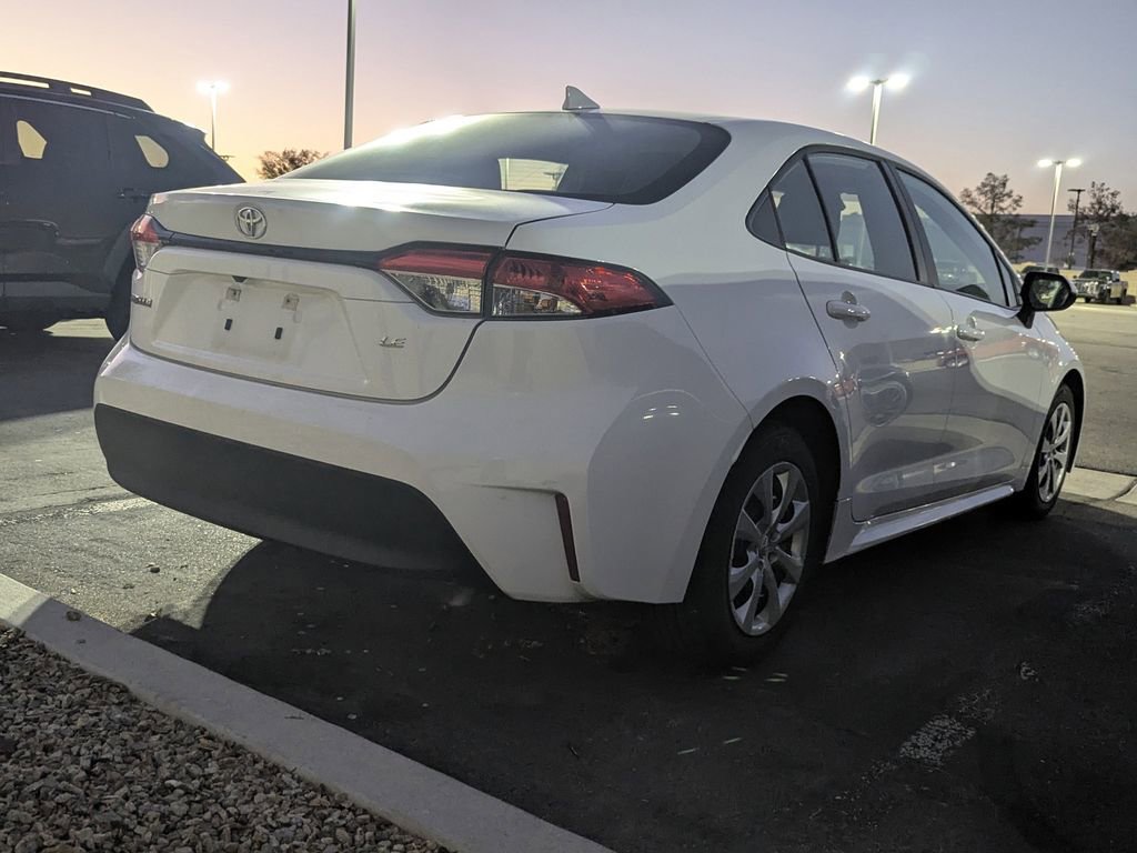2023 Toyota Corolla LE photo 4