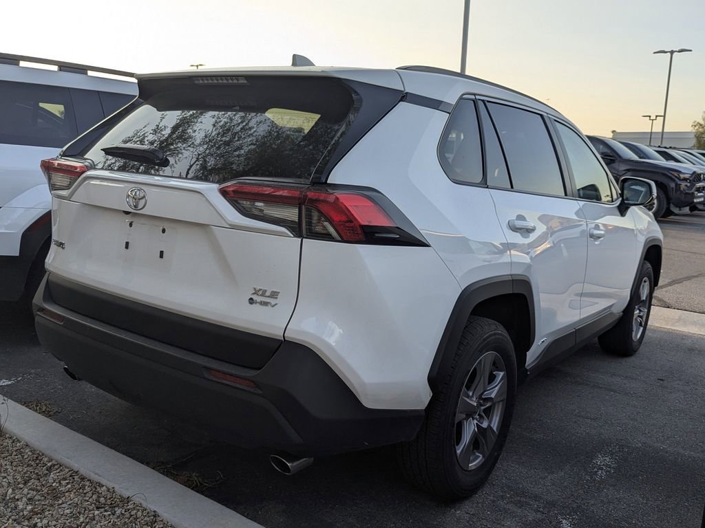 2025 Toyota RAV4 Hybrid XLE photo 4