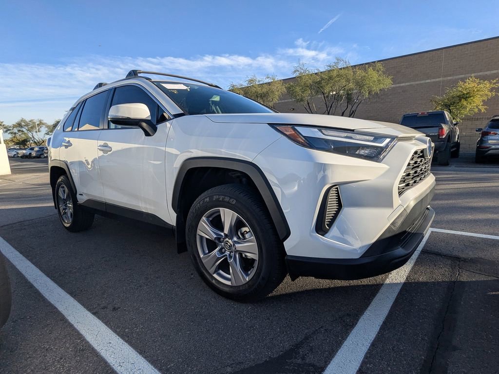 2024 Toyota RAV4 Hybrid XLE photo 2