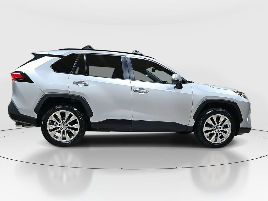 2019 Toyota RAV4 Limited photo 4