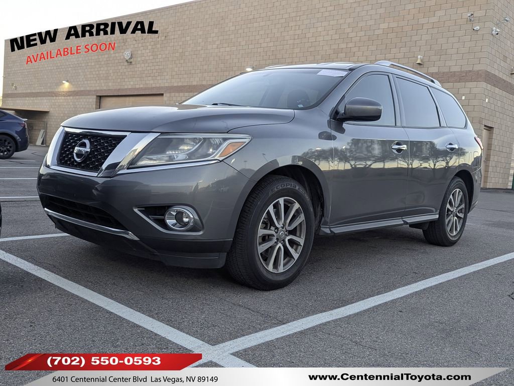 2015 Nissan Pathfinder SV's photo