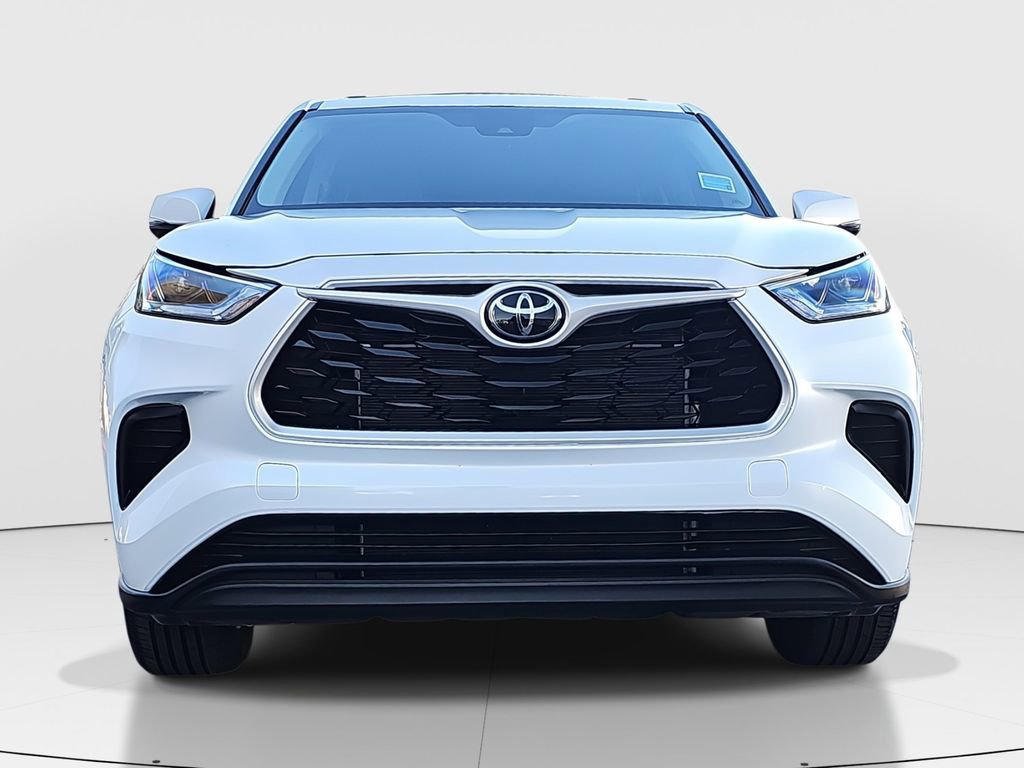 2023 Toyota Highlander L photo 2