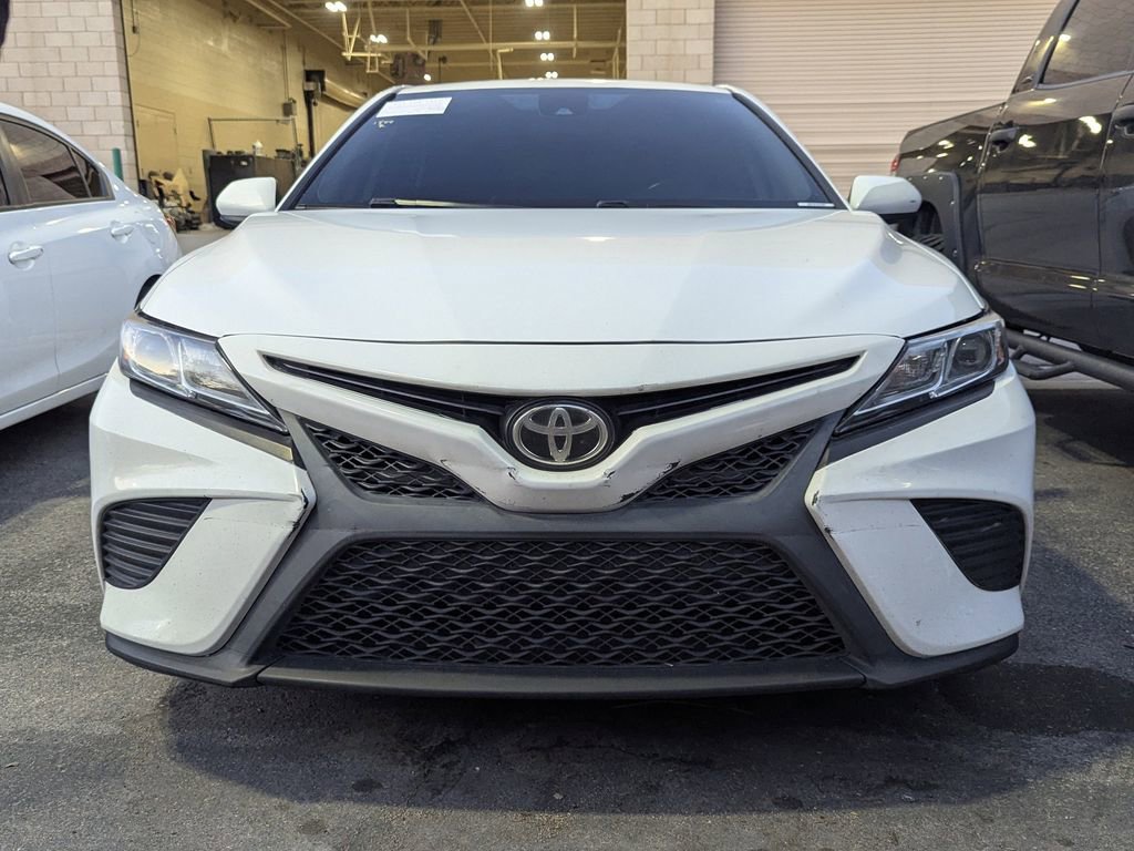 2020 Toyota Camry SE photo 2