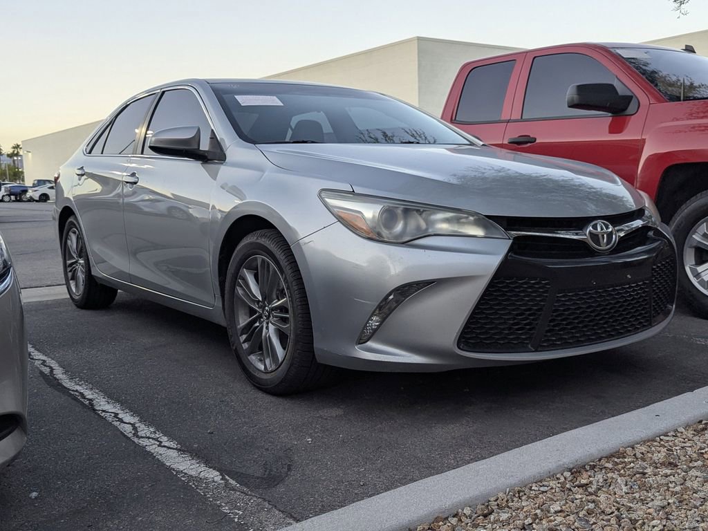 2016 Toyota Camry SE photo 3