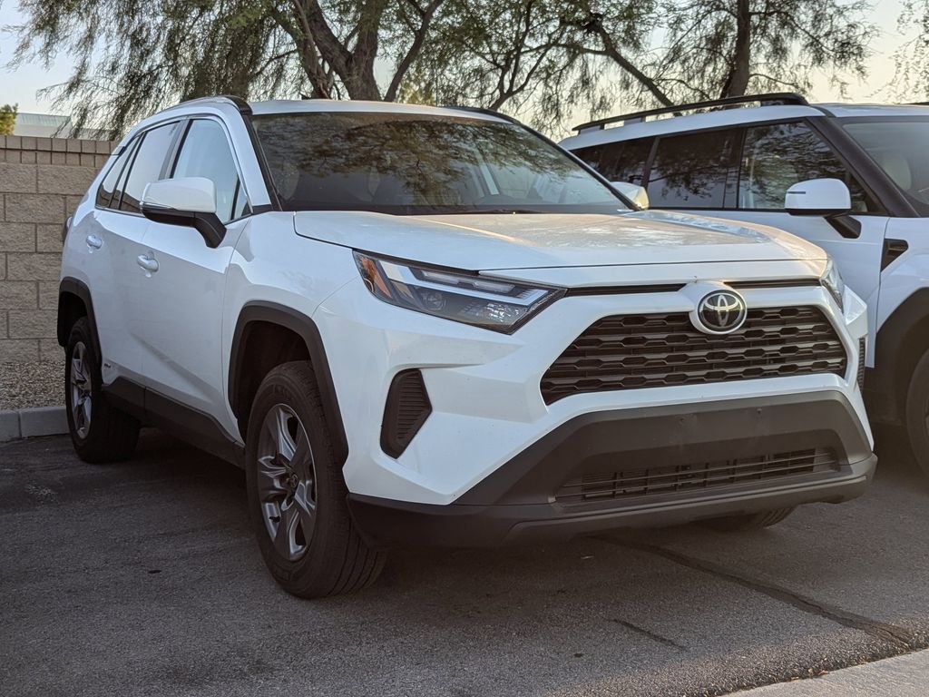 2025 Toyota RAV4 Hybrid XLE photo 3