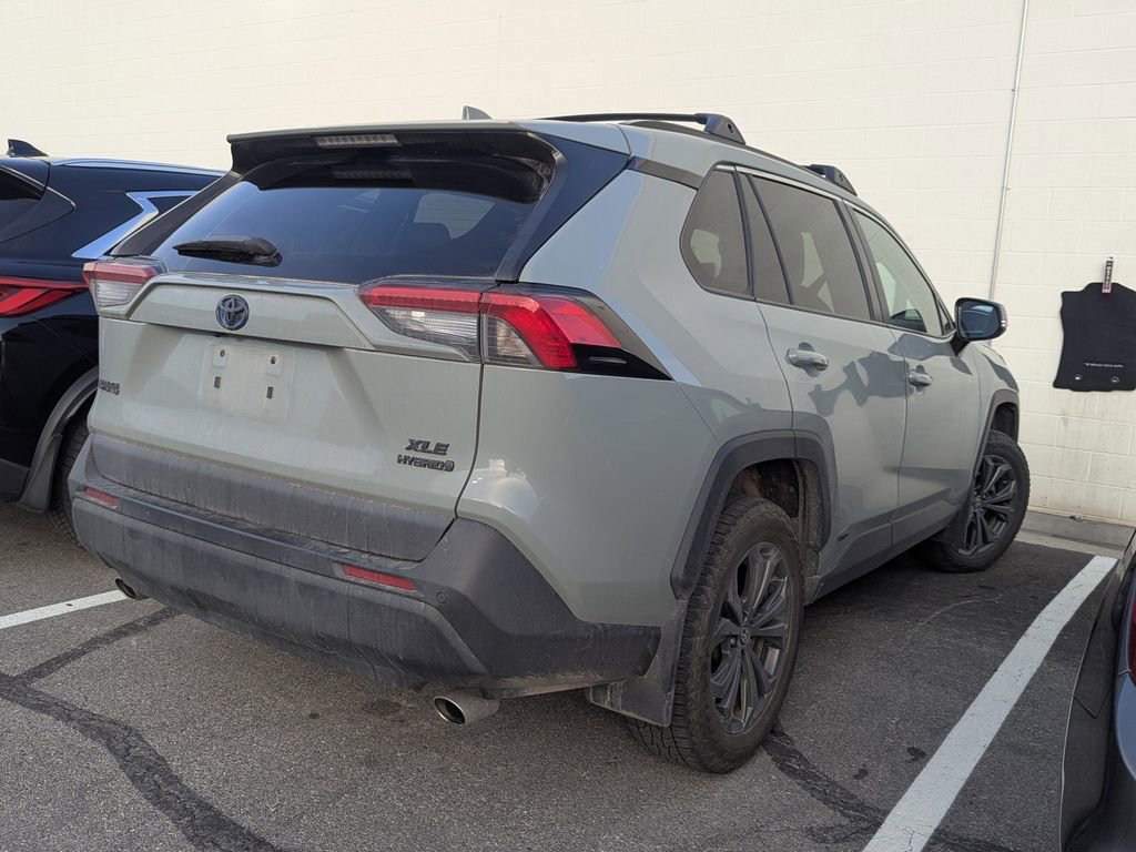 2022 Toyota RAV4 Hybrid XLE photo 4