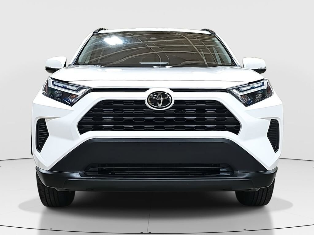 2023 Toyota RAV4 XLE photo 2