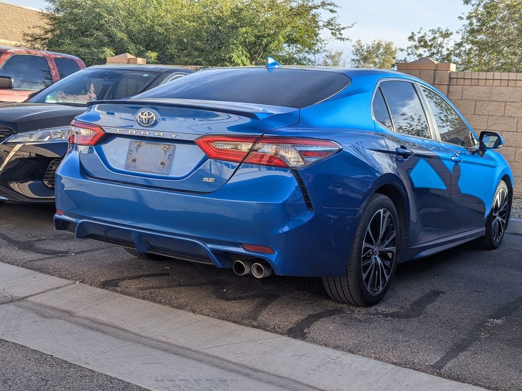2019 Toyota Camry SE XLE photo 4