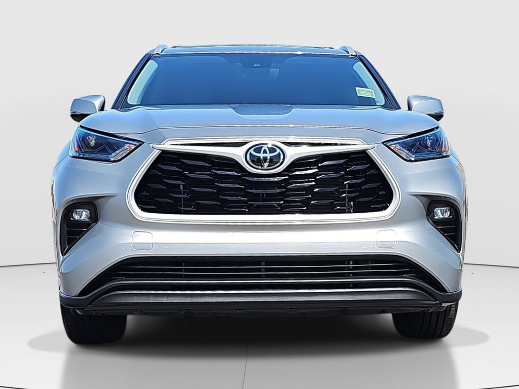 2023 Toyota Highlander XLE photo 2