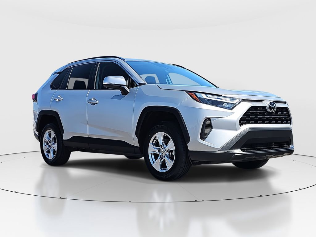 2023 Toyota RAV4 XLE photo 3
