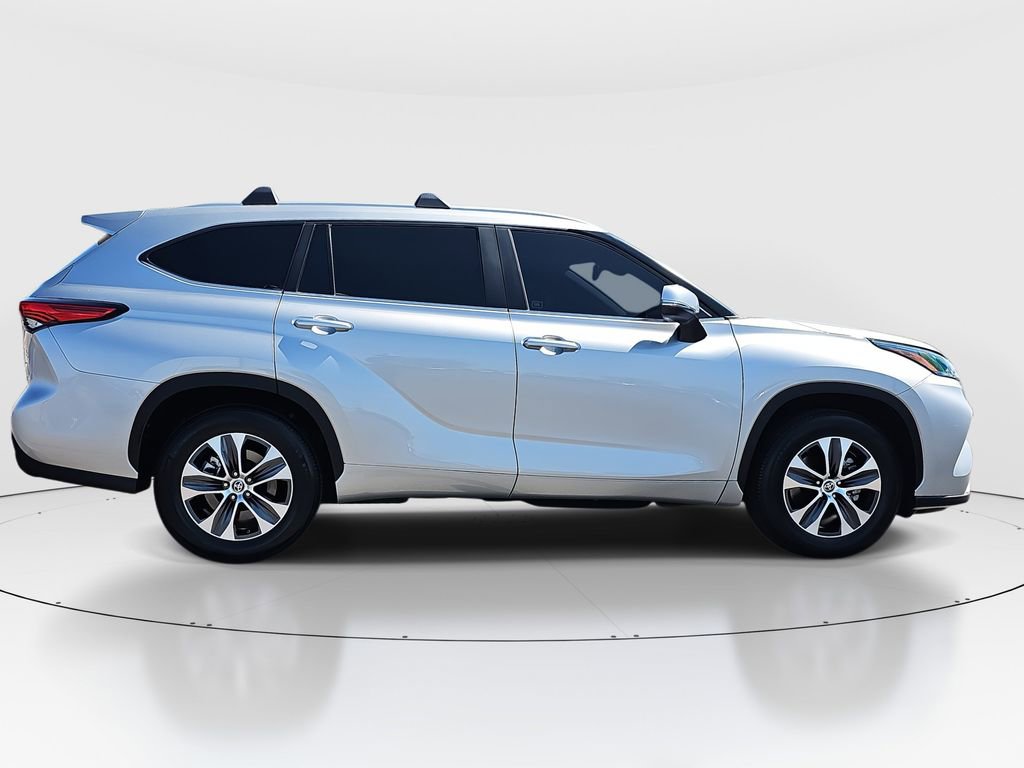 2023 Toyota Highlander XLE photo 4