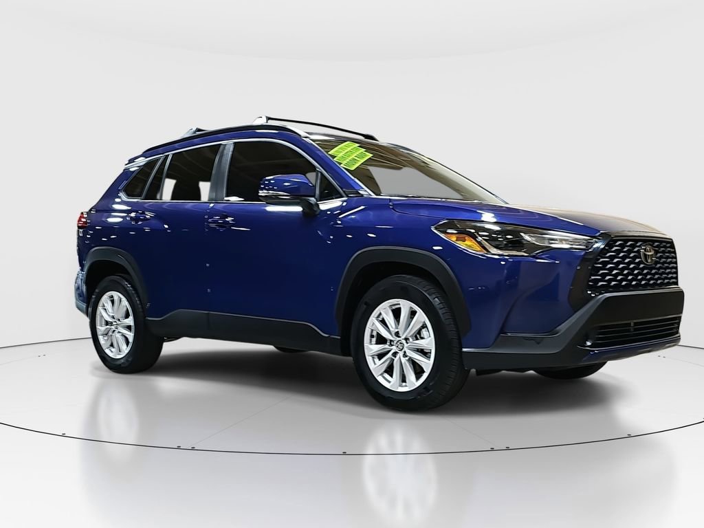 2023 Toyota Corolla Cross LE photo 3