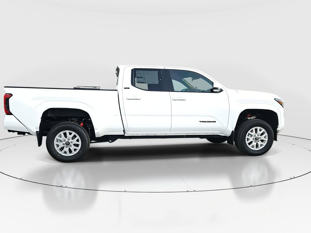 2025 Toyota Tacoma SR5 photo 4