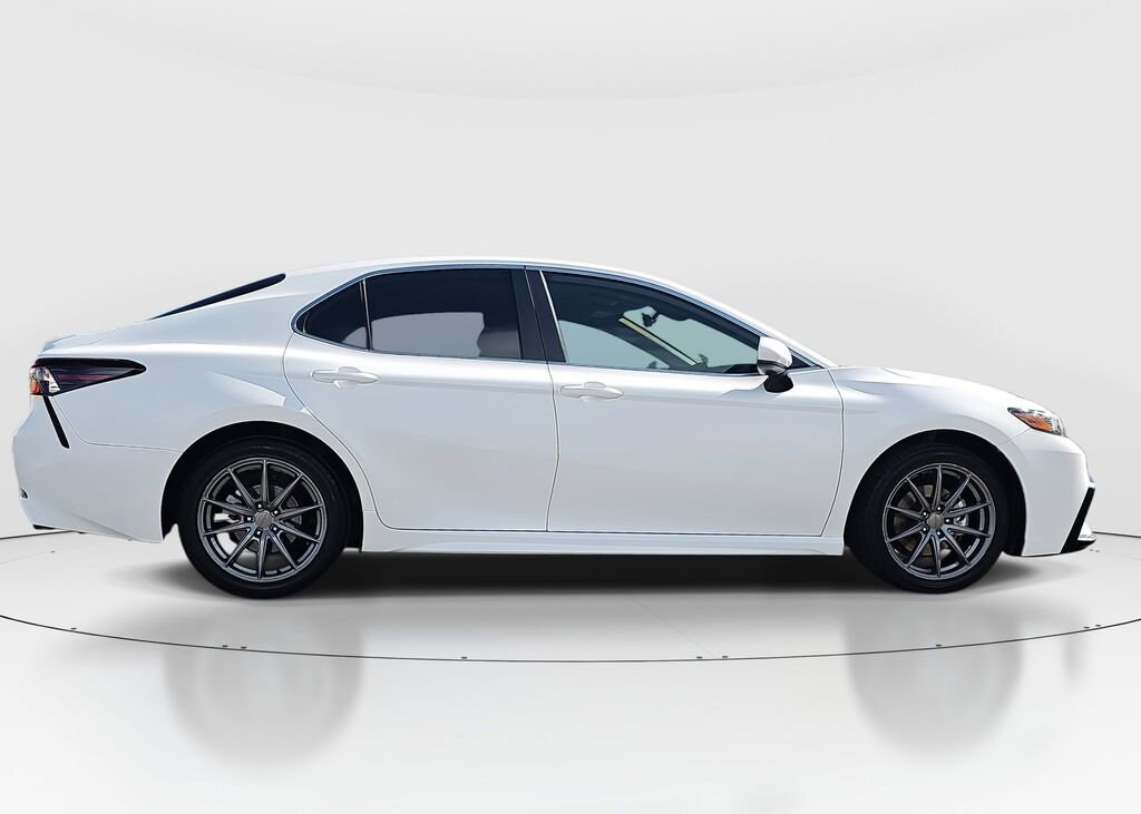2021 Toyota Camry SE photo 4