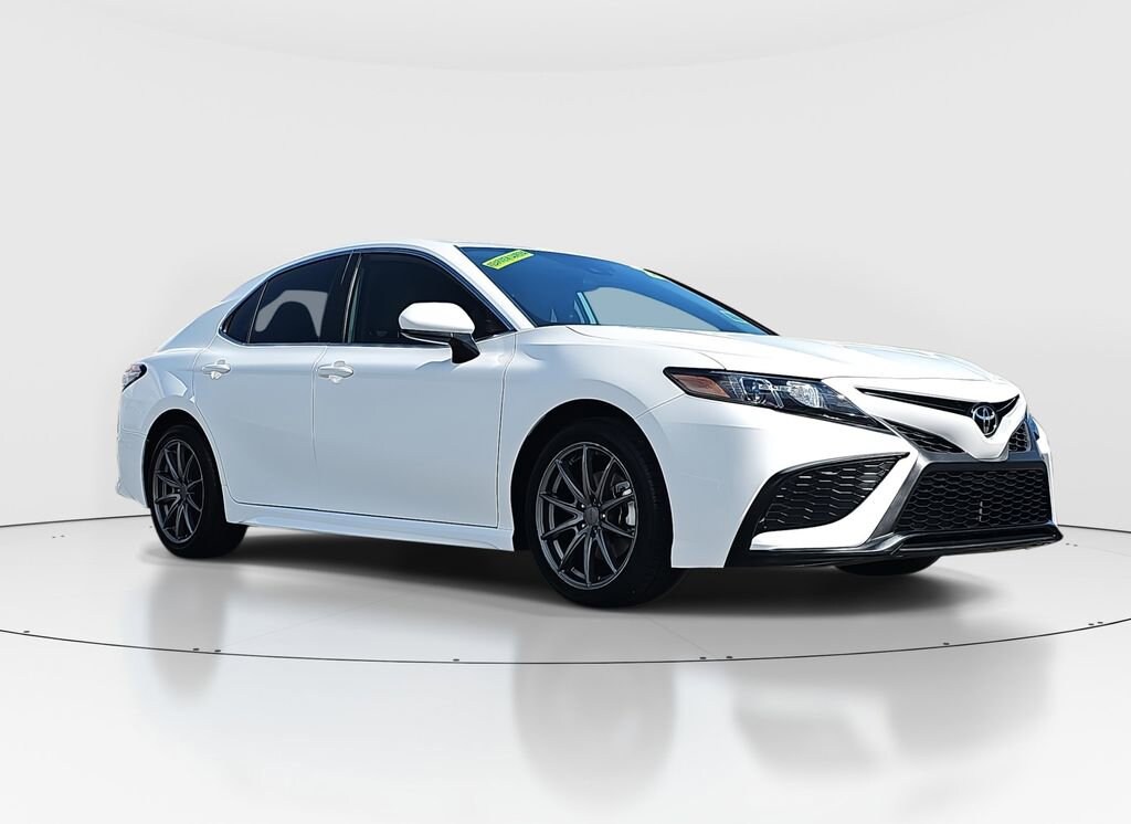 2021 Toyota Camry SE photo 3