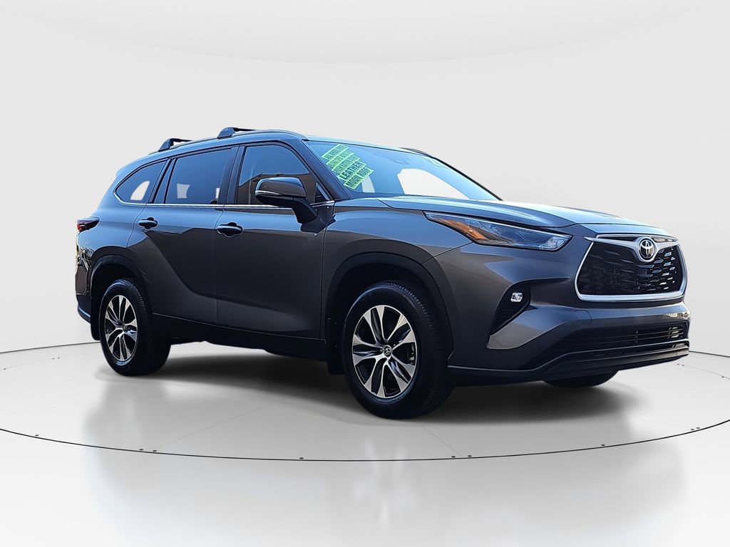 2024 Toyota Highlander XLE photo 3