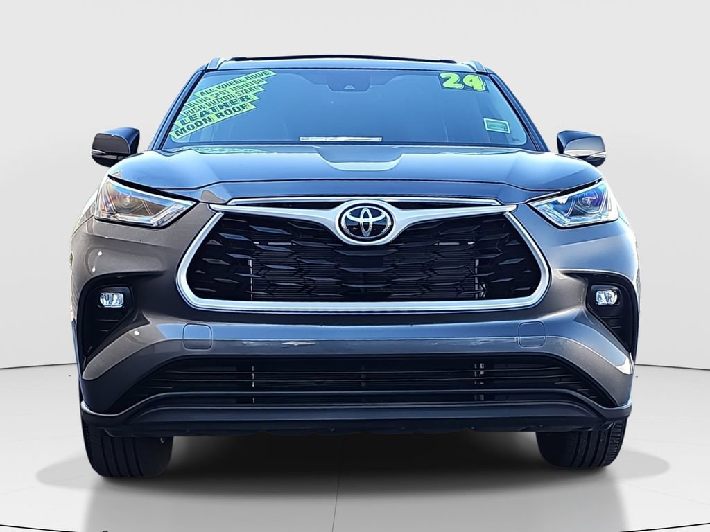 2024 Toyota Highlander XLE photo 2