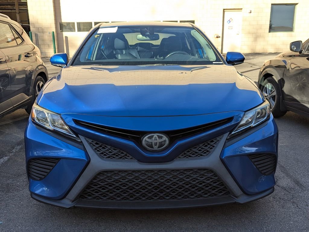 2019 Toyota Camry SE XLE photo 2
