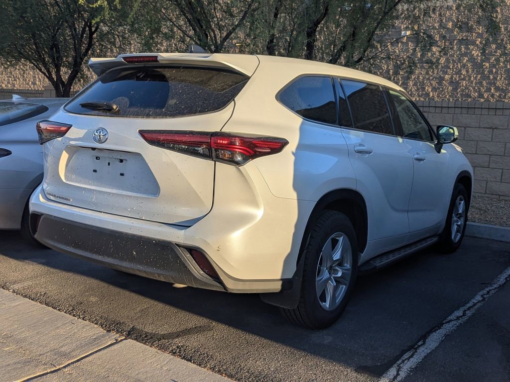 2022 Toyota Highlander L photo 4