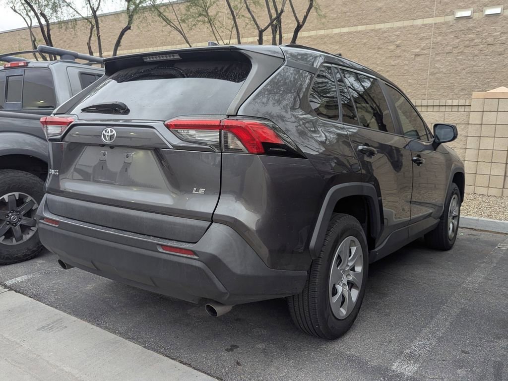 2021 Toyota RAV4 LE photo 2