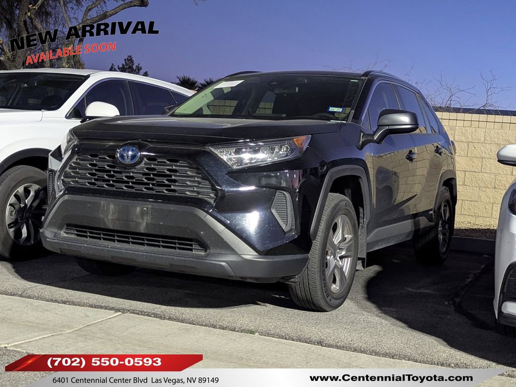 2022 Toyota RAV4 LE's photo