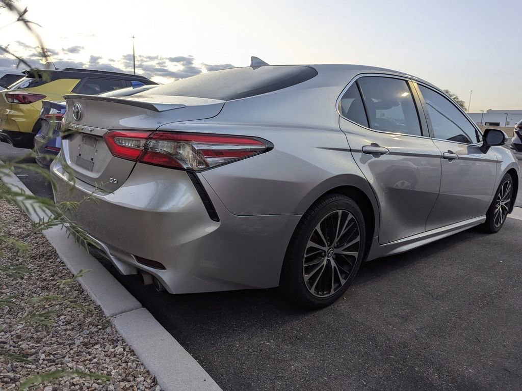 2018 Toyota Camry SE photo 4
