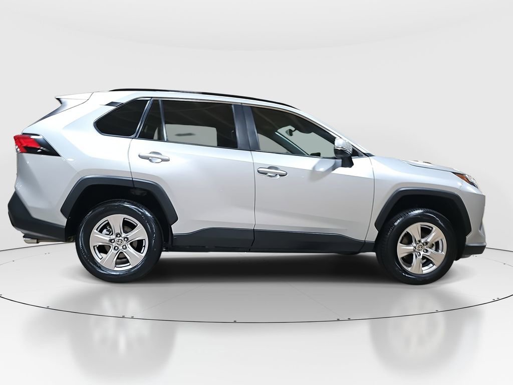 2022 Toyota RAV4 XLE photo 4