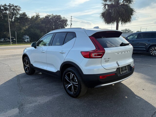 2025 Volvo XC40 Core photo 3
