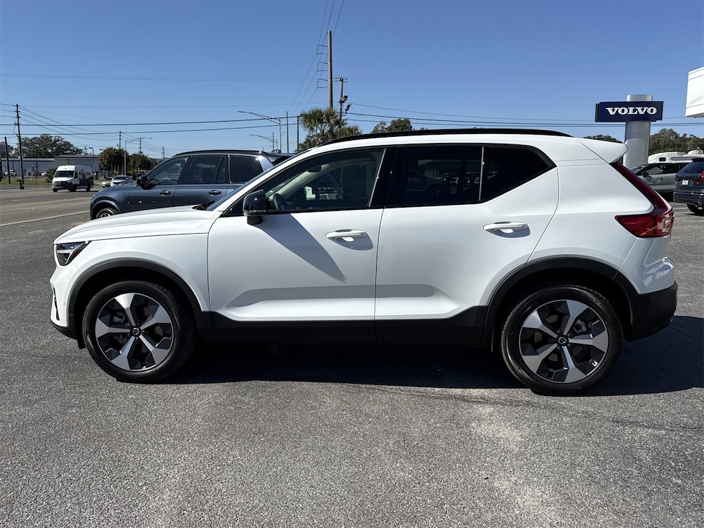New 2026 Volvo XC40 B5 Plus SUV