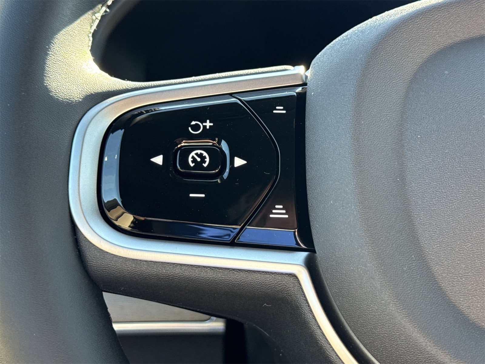 2026 Volvo XC90 Plus - Photo 24