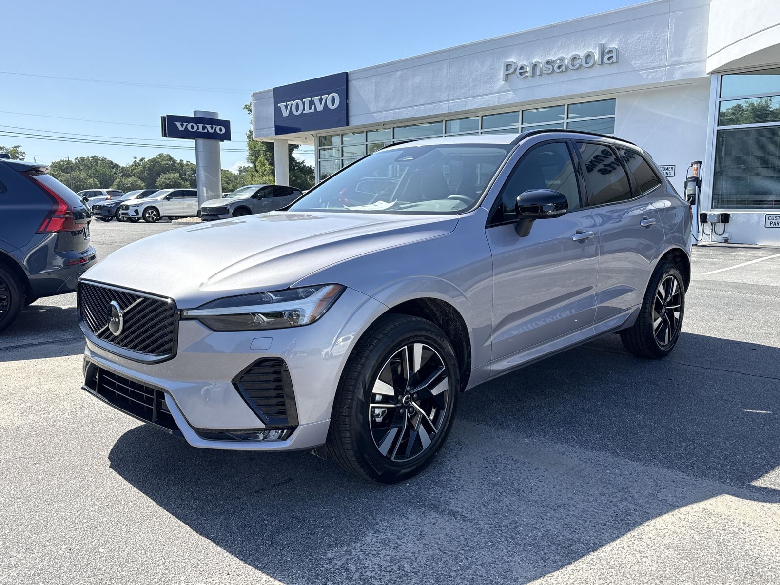 2026 Volvo XC60 B5 Core Dark AWD's photo