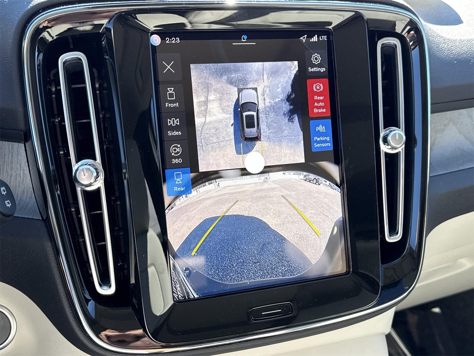 2026 Volvo XC40 Plus - Photo 23