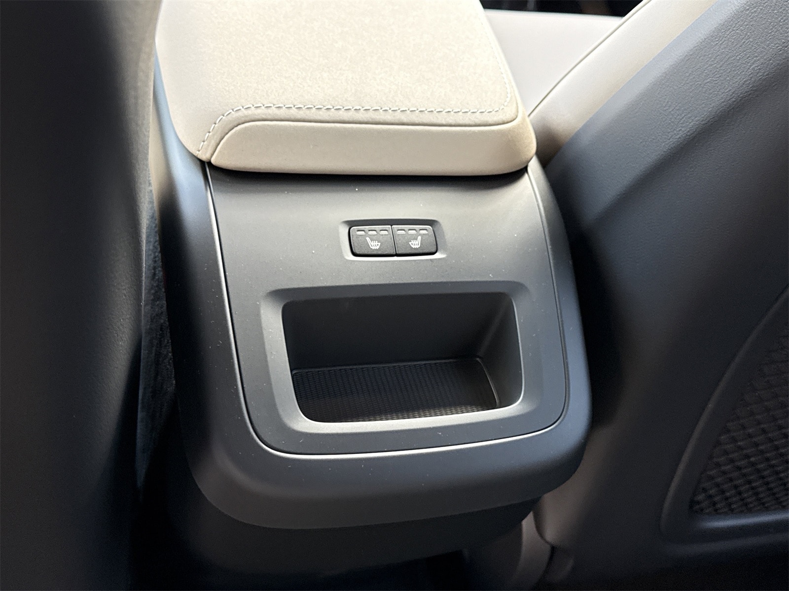 2026 Volvo XC60 Plus - Photo 15