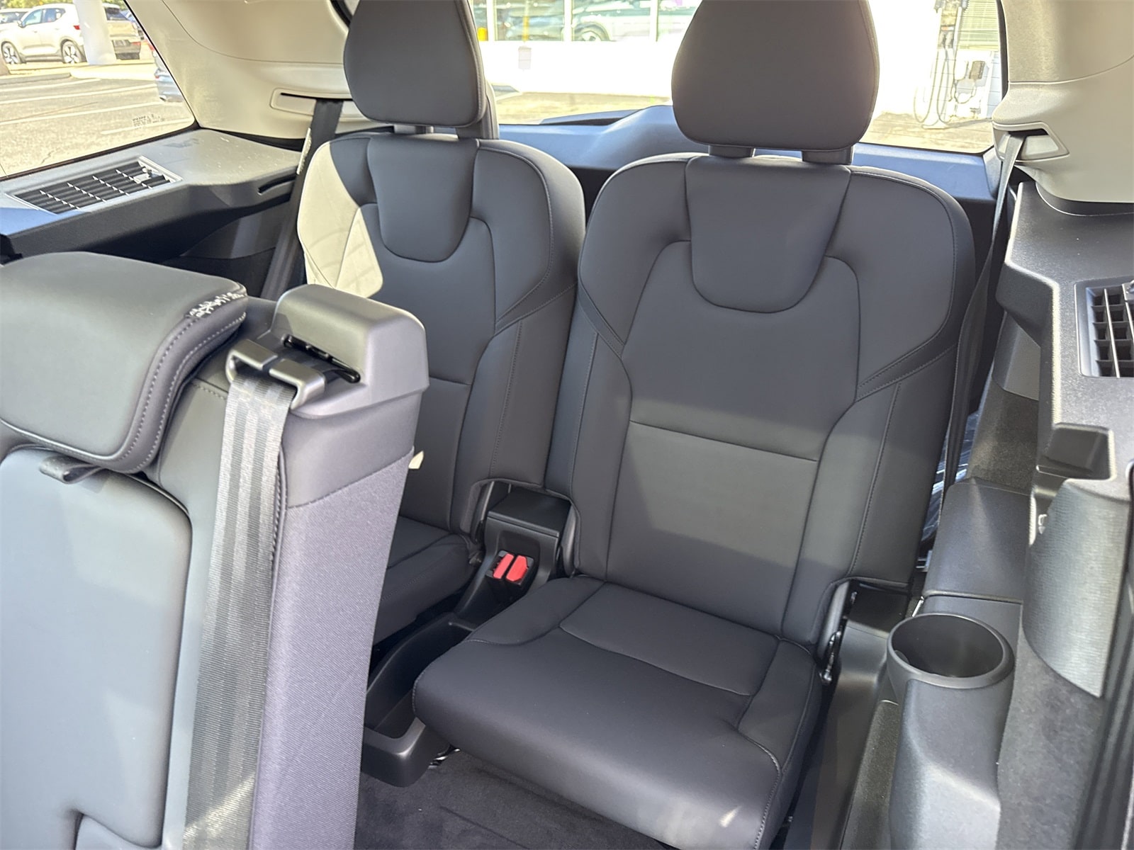 2026 Volvo XC90 Plus - Photo 14