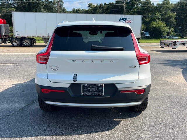 2025 Volvo XC40 Core photo 4