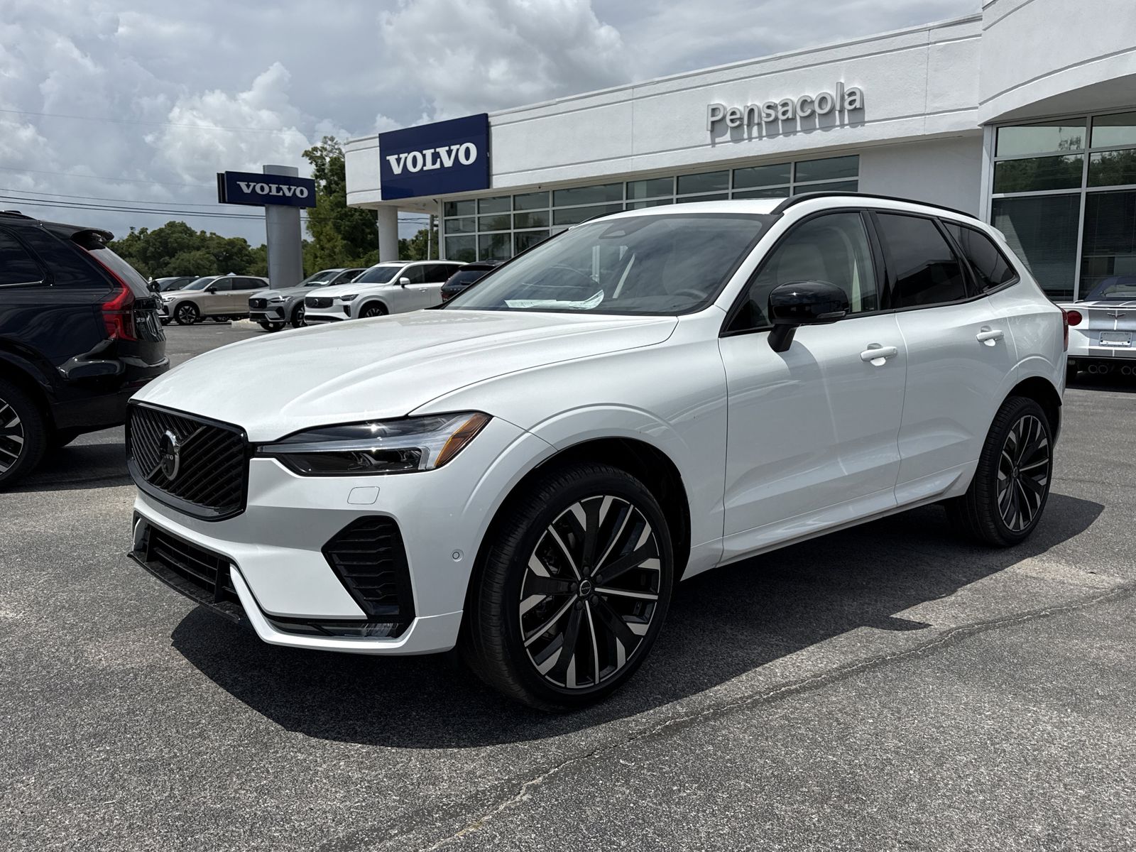 2026 Volvo XC60 B5 Ultra Dark AWD's photo