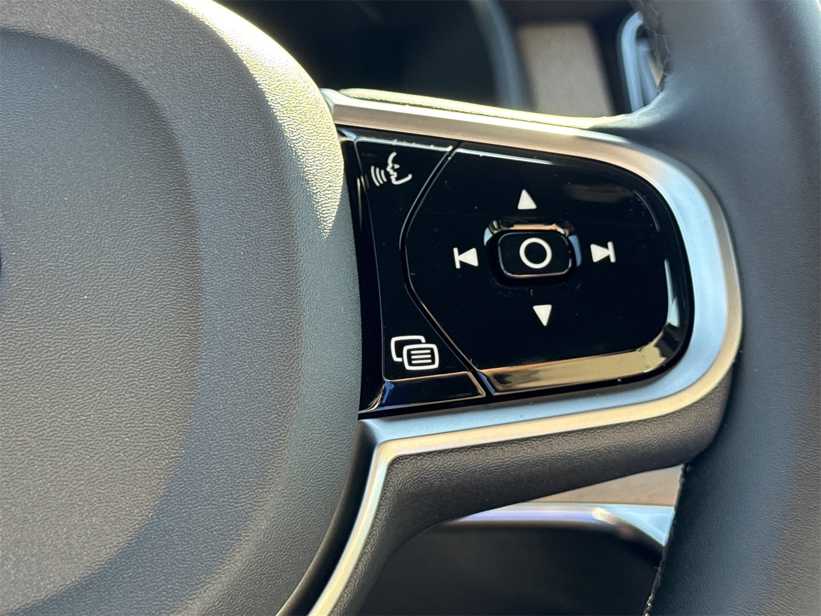 2026 Volvo XC90 Plus - Photo 25