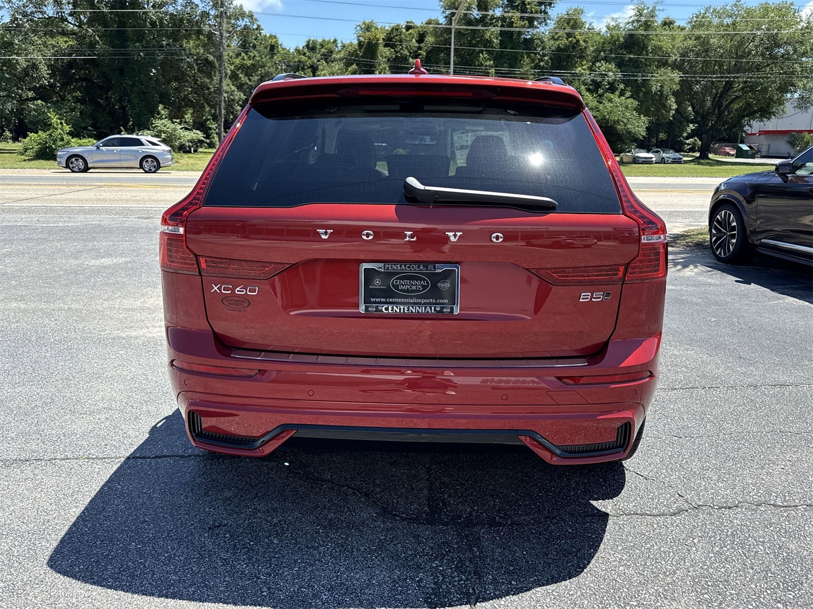 2025 Volvo XC60 B5 Plus photo 4