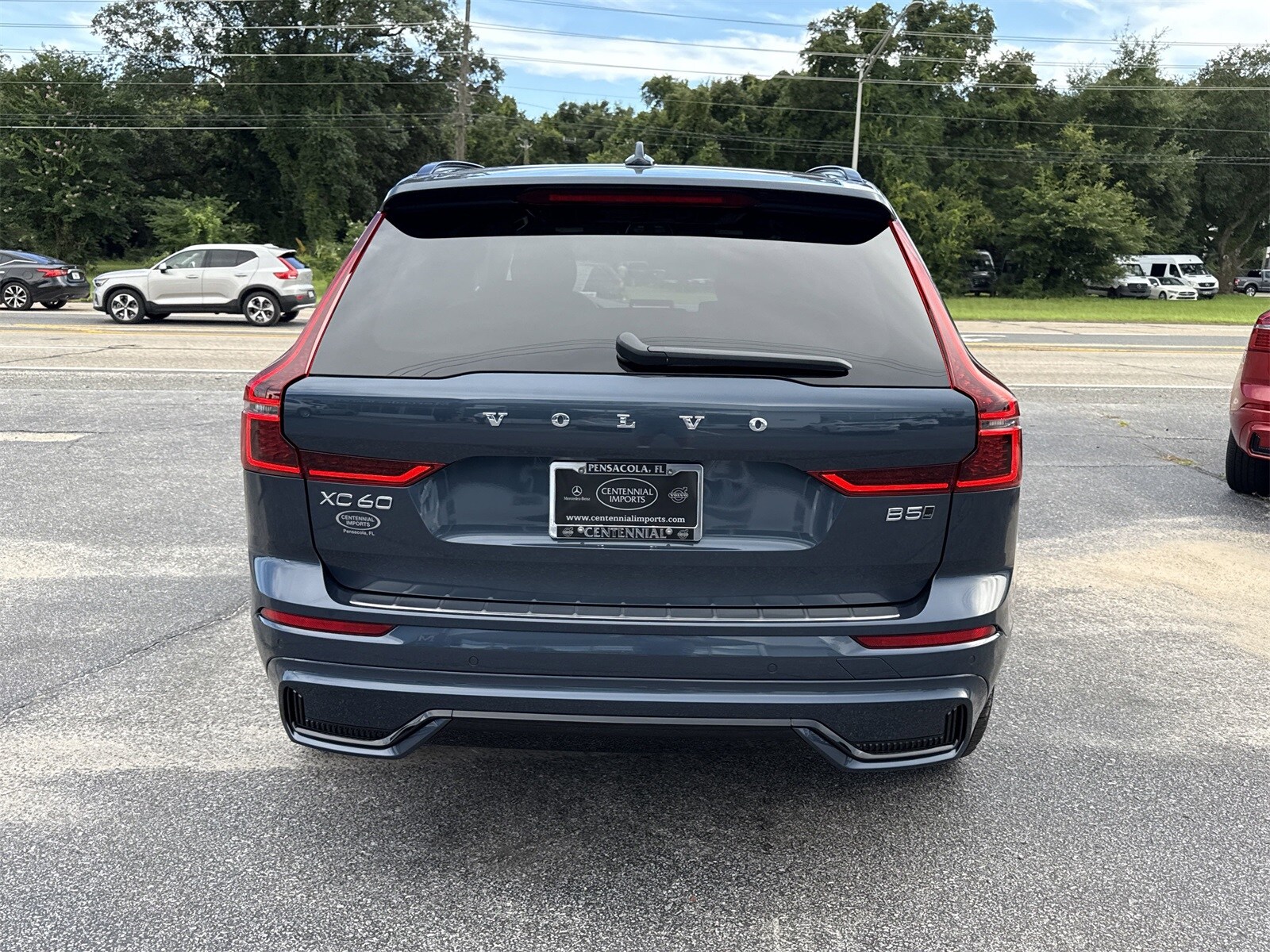 2026 Volvo XC60 B5 Plus photo 4