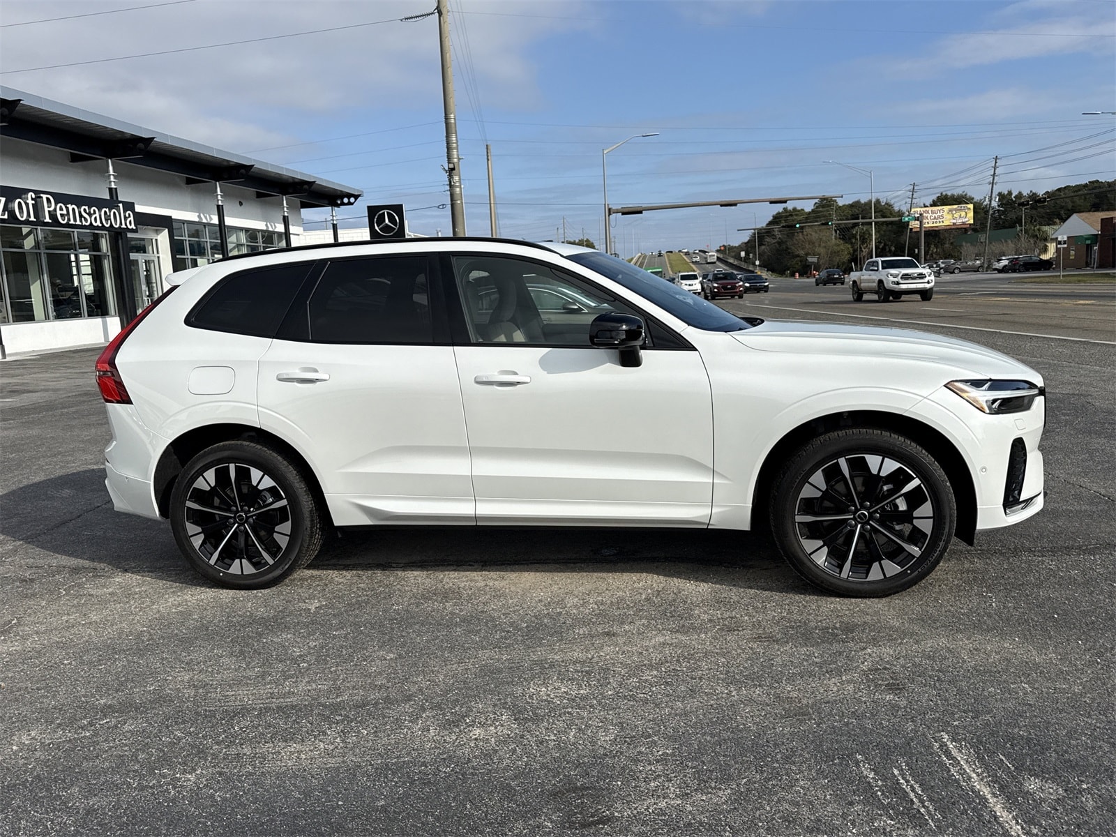 2026 Volvo XC60 Plus - Photo 6