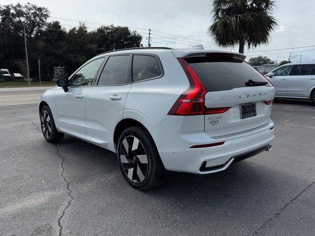 2025 Volvo XC60 T8 Plus photo 3