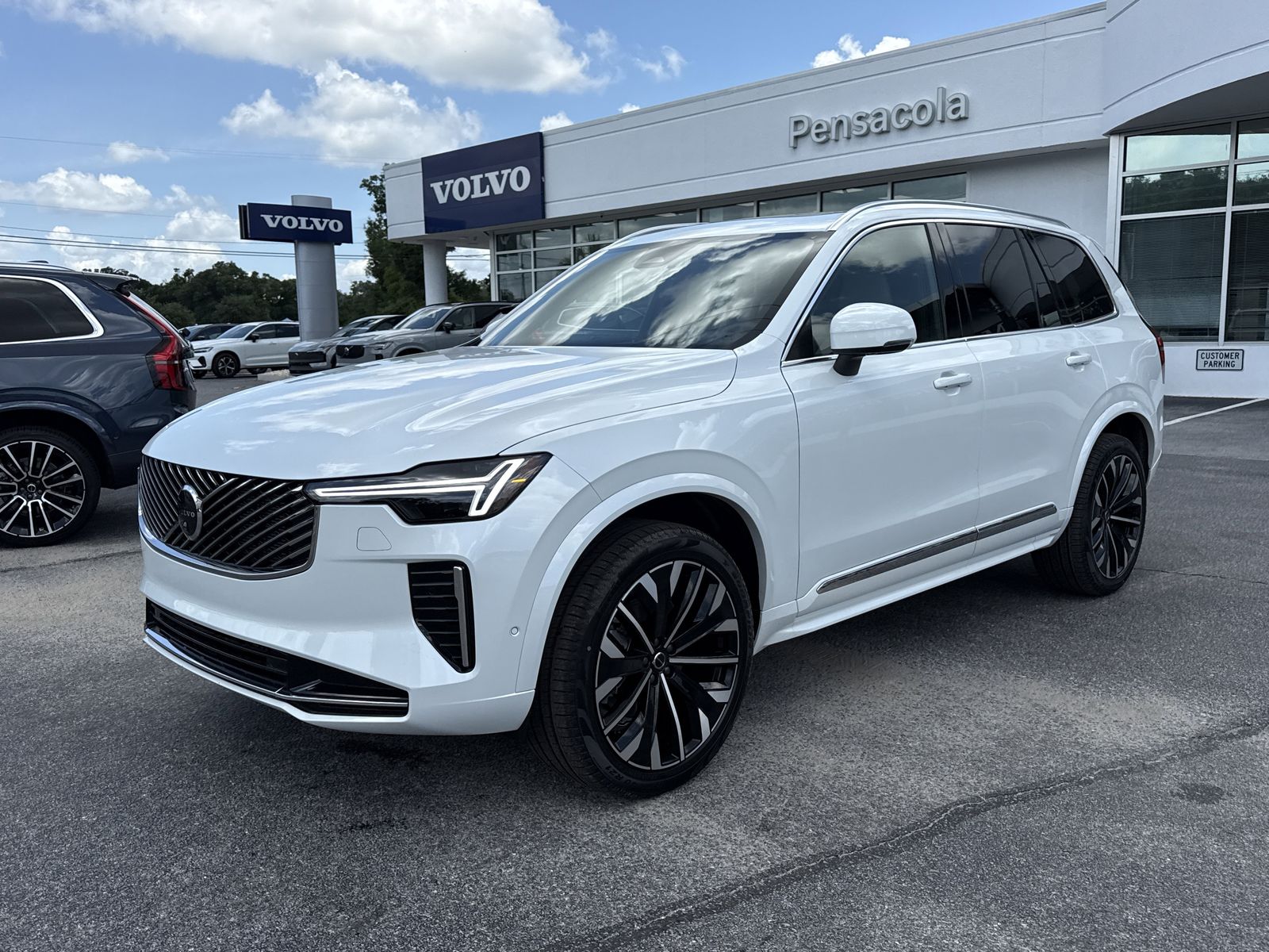 2026 Volvo XC90 B5 Ultra Bright 4WD's photo