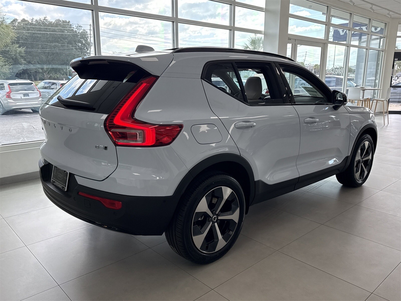 2026 Volvo XC40 Plus photo 4