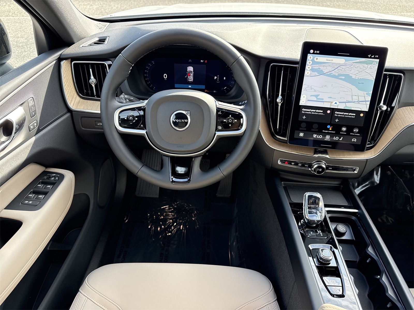 2026 Volvo XC60 Plus - Photo 16