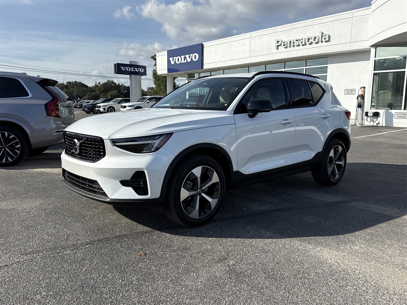 2026 Volvo XC40 SUV 