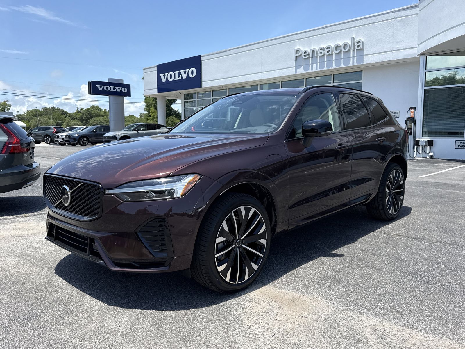 2026 Volvo XC60 T8 Ultra Dark AWD's photo